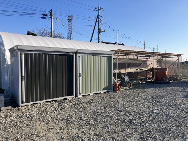 物置と長尺置場